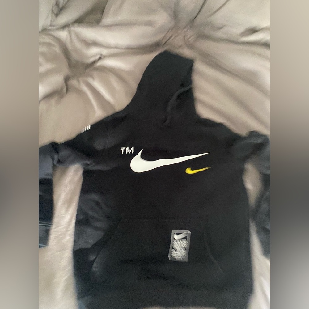 black nike hoodie w/ graphics